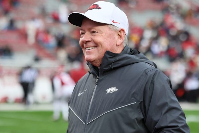 North Carolina, Bill Belichick name Bobby Petrino as OC