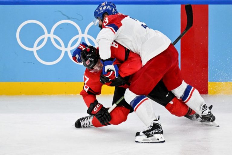Sidney Crosby hurt, will not return in Olympic quarterfinal matchup