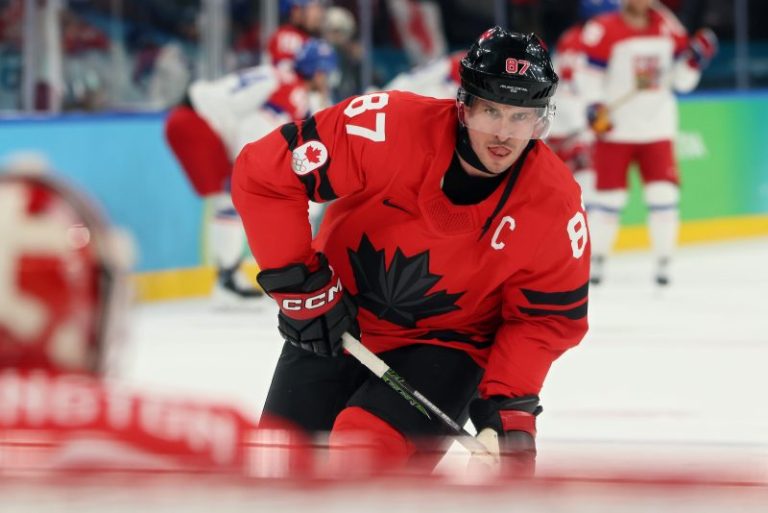 Sidney Crosby not ruled out for Canada-USA gold medal game