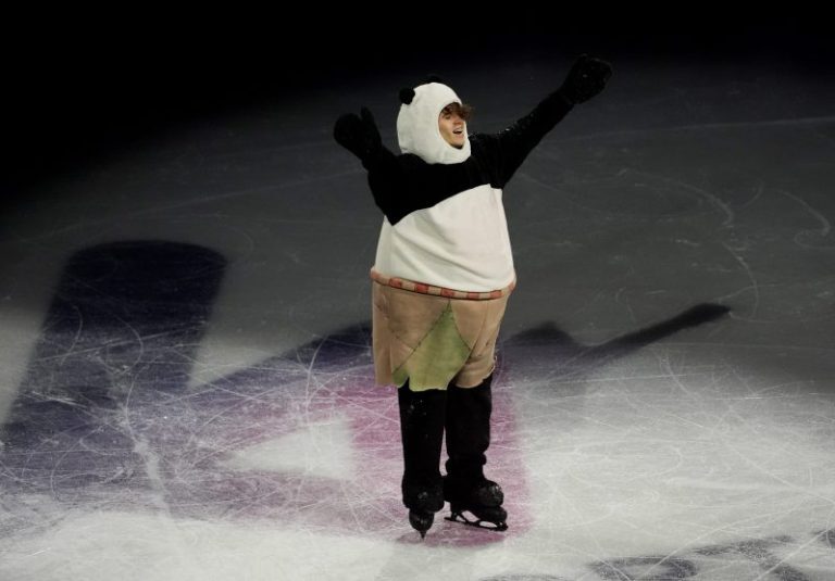 Look: Olympic champ rocks ‘Kung Fu Panda’ suit during gala skate