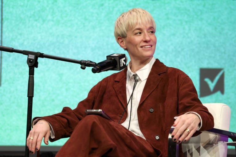 USWNT legend calls men’s hockey team clowns over Trump call